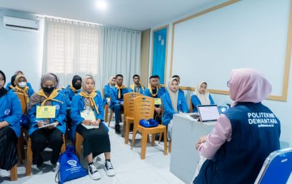 Kaprodi dan Pengurus UKM Pengenalan ke Maba Polidewa Sebelum Kuliah