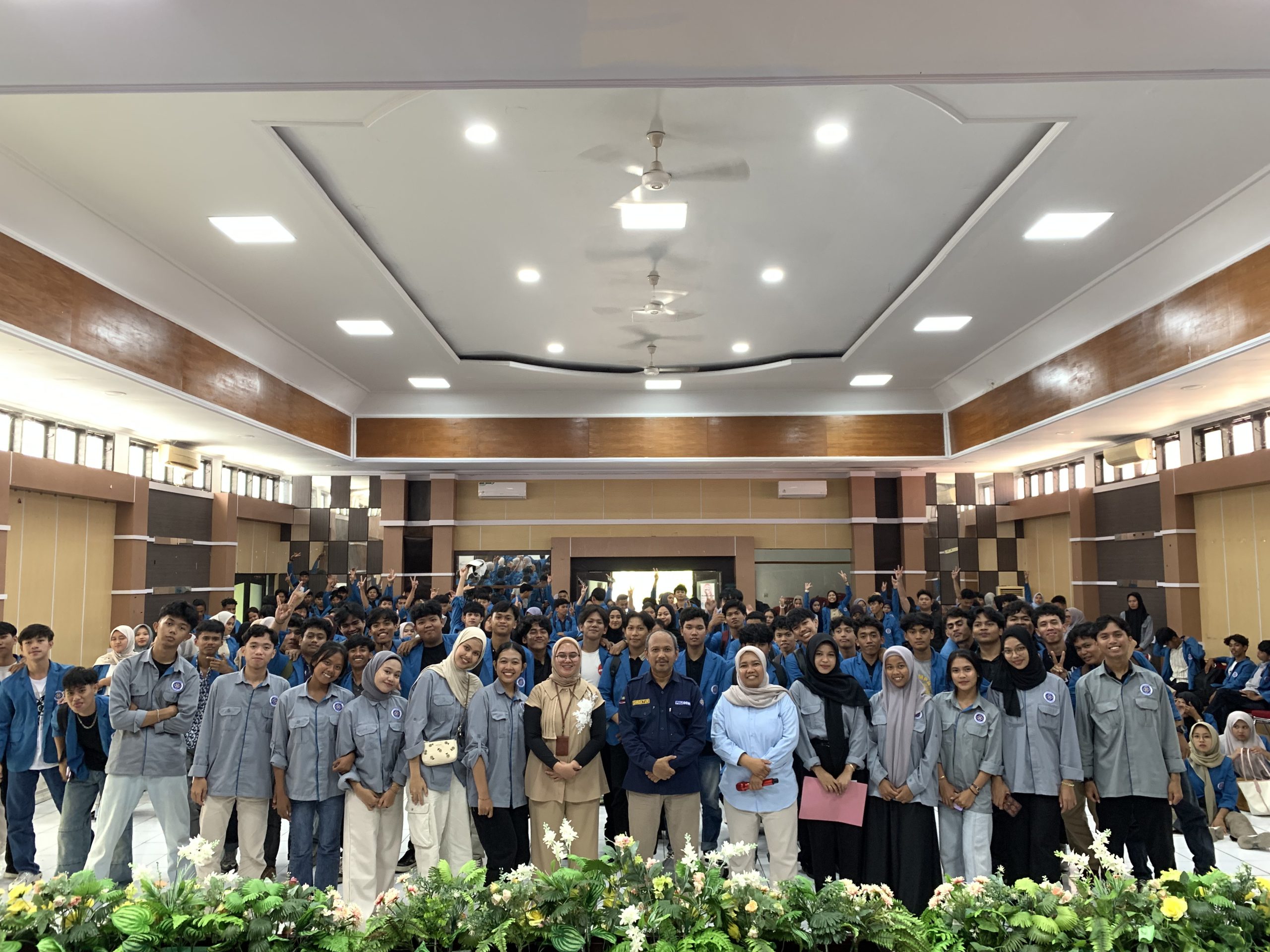 Tingkatkan Kepercayaan Diri di Panggung: Seminar Public Speaking UKM X-MG Dorong Mahasiswa Jadi Komunikator Andal